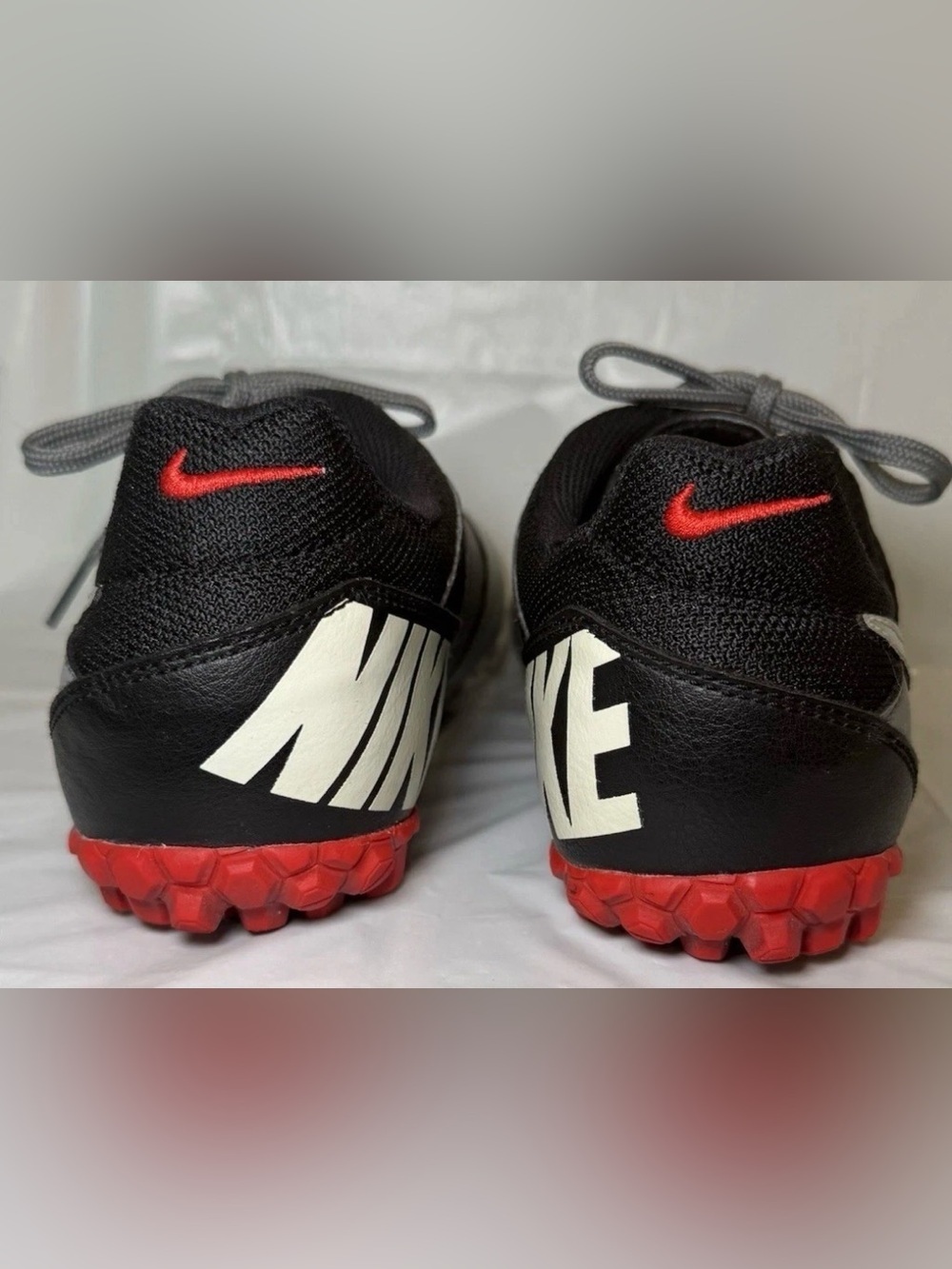 Nike Bomba Turf Soccer Shoes Size 5.5 Youth Gray Red Black 415128-005 - Picture 4 of 6